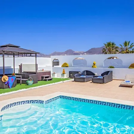 Lilly Villa Playa Blanca
